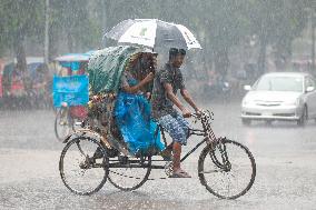 Heavy Rain Lashes Dhaka - Bangladesh