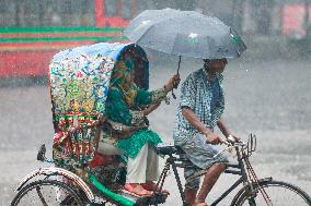 Heavy Rain Lashes Dhaka - Bangladesh