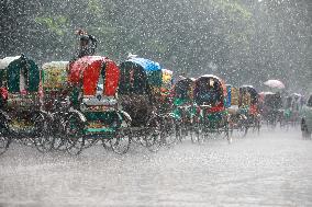 Heavy Rain Lashes Dhaka - Bangladesh