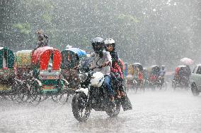 Heavy Rain Lashes Dhaka - Bangladesh