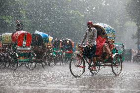 Heavy Rain Lashes Dhaka - Bangladesh