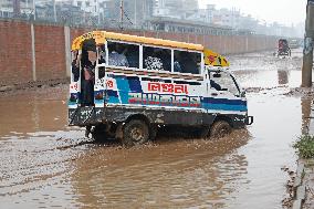 Heavy Rain Lashes Dhaka - Bangladesh