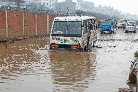 Heavy Rain Lashes Dhaka - Bangladesh