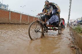 Heavy Rain Lashes Dhaka - Bangladesh