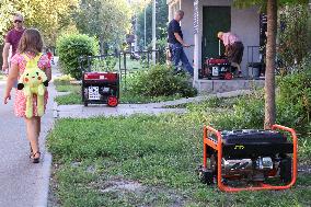 Generators in Kyiv streets