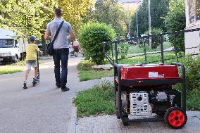 Generators in Kyiv streets