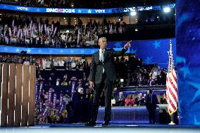 Barack Obama and Michelle at DNC - Chicago