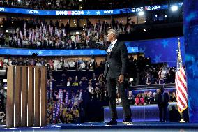 Barack Obama and Michelle at DNC - Chicago