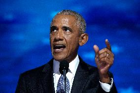 Barack Obama and Michelle at DNC - Chicago