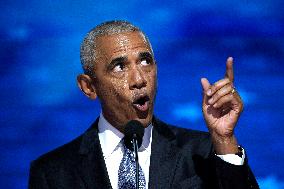 Barack Obama and Michelle at DNC - Chicago