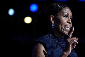 Barack Obama and Michelle at DNC - Chicago