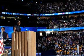 Barack Obama and Michelle at DNC - Chicago