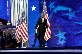 Barack Obama and Michelle at DNC - Chicago