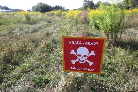 Launch of humanitarian demining project involving women canine handlers in Ukraine