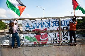 Pro-Gaza Banner Drop Over Morning Traffic In Chicago