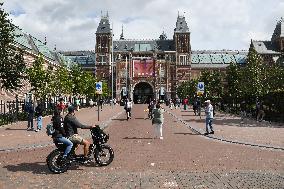 Daily Life In Amsterdam