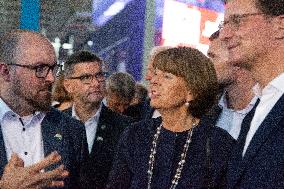 Politicians Visit Gamescom