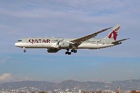 Diverse aircraft landing