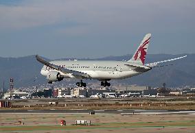 Diverse aircraft landing