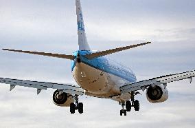 Diverse aircraft landing