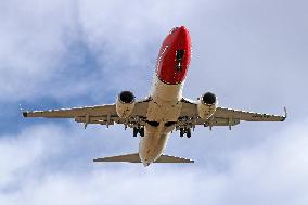 Diverse aircraft landing