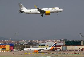 Diverse aircraft landing