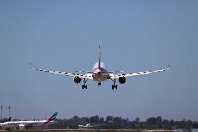 Diverse aircraft landing