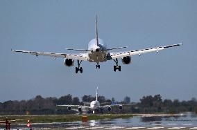 Diverse aircraft landing