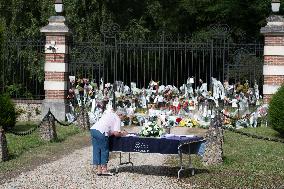 Mourners Bid Adieu To French Film Star Alain Delon - Douchy