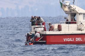 Bodies Brought Ashore From Wreck Of Sunken Yacht - Sicily