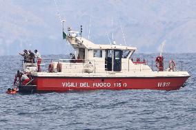 Bodies Brought Ashore From Wreck Of Sunken Yacht - Sicily