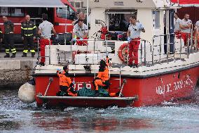 Bodies Brought Ashore From Wreck Of Sunken Yacht - Sicily