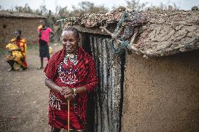 Maasai Village Open To Tourists - Kenya