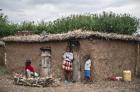 Maasai Village Open To Tourists - Kenya