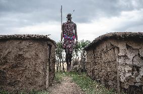 Maasai Village Open To Tourists - Kenya