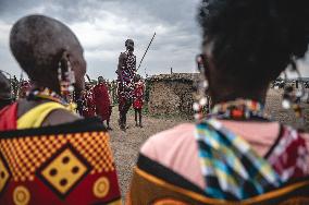 Maasai Village Open To Tourists - Kenya