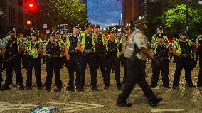 Chicago Police Mass Arrest More Than 70 Protesters And Several Journalists.