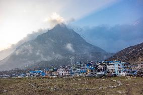 Kyanjin Gompa Village At The Himalayas Mountains