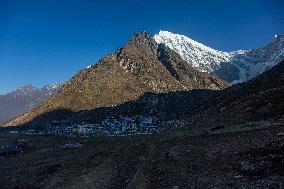 Kyanjin Gompa Village At The Himalayas Mountains