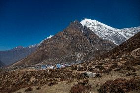 Kyanjin Gompa Village At The Himalayas Mountains