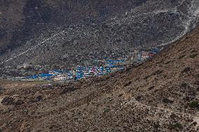 Kyanjin Gompa Village At The Himalayas Mountains