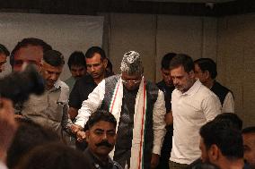 Rahul Gandhi Meets Congress Workers And Farooq Abdullah In Srinagar Amid Alliance Talks