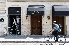 Entrance of L'Arc night club - Paris