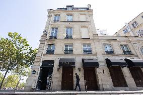 Entrance of L'Arc night club - Paris