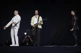 Jonas Brothers: Five Albums. One Night Concert