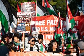 Pro-Palestinian Protesters March In Chicago