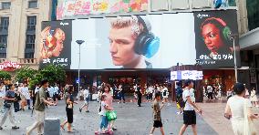 Nanjing Road Pedestrian Street Tour in Shanghai