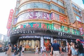 Nanjing Road Pedestrian Street Tour in Shanghai