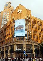 Nanjing Road Pedestrian Street Tour in Shanghai