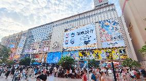 Nanjing Road Pedestrian Street Tour in Shanghai